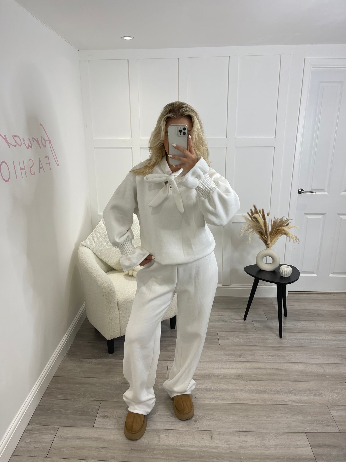 DAISY Premium Thick White Bow Tie Loungewear Set