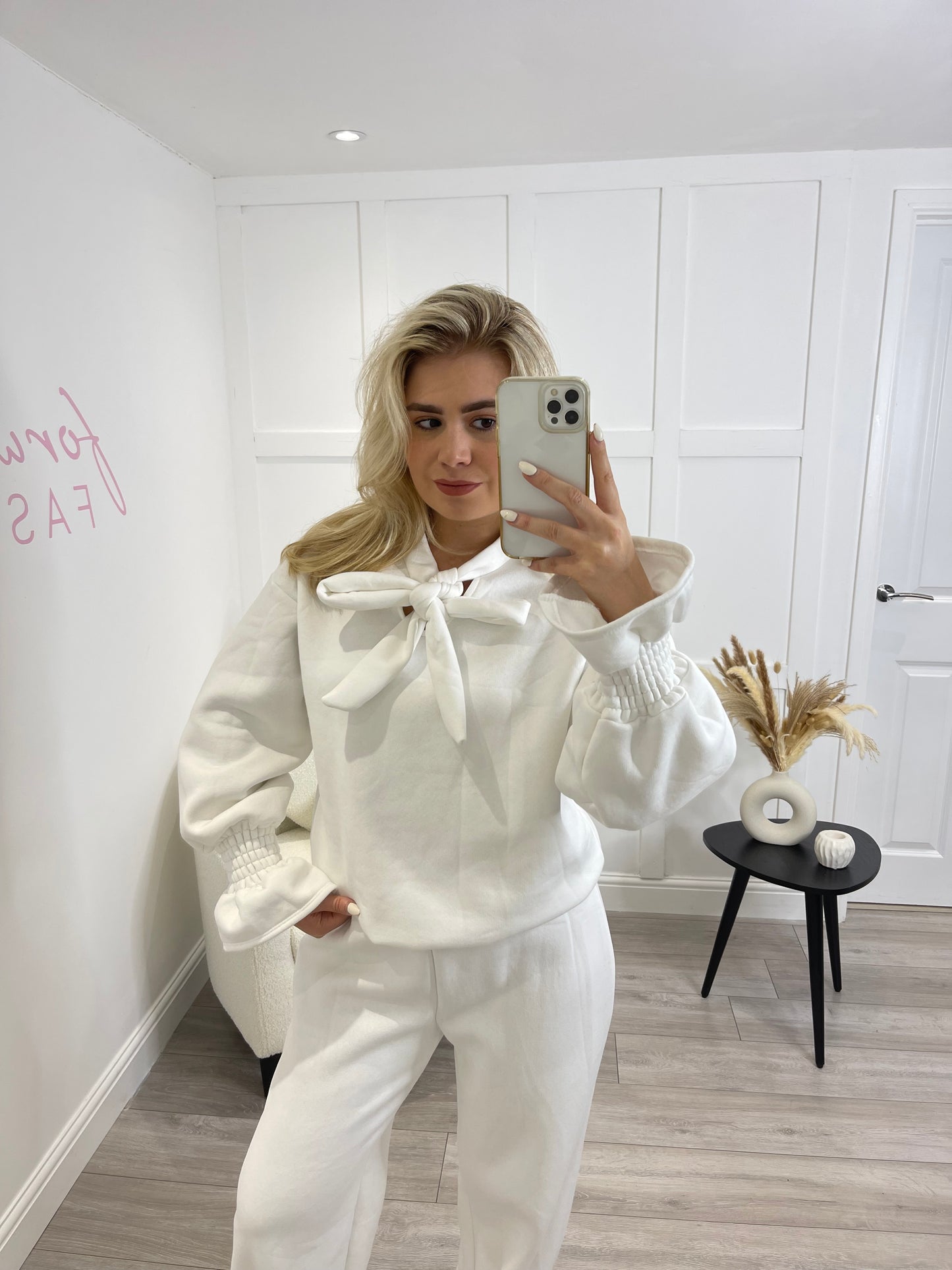 DAISY Premium Thick White Bow Tie Loungewear Set