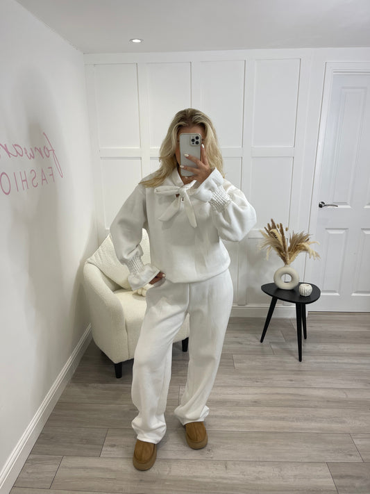 DAISY Premium Thick White Bow Tie Loungewear Set